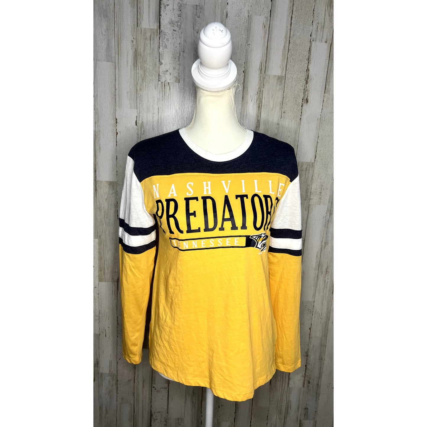 NWT NHL Nashville Predators Women's Size Small Long Sleeve Lightweight Top