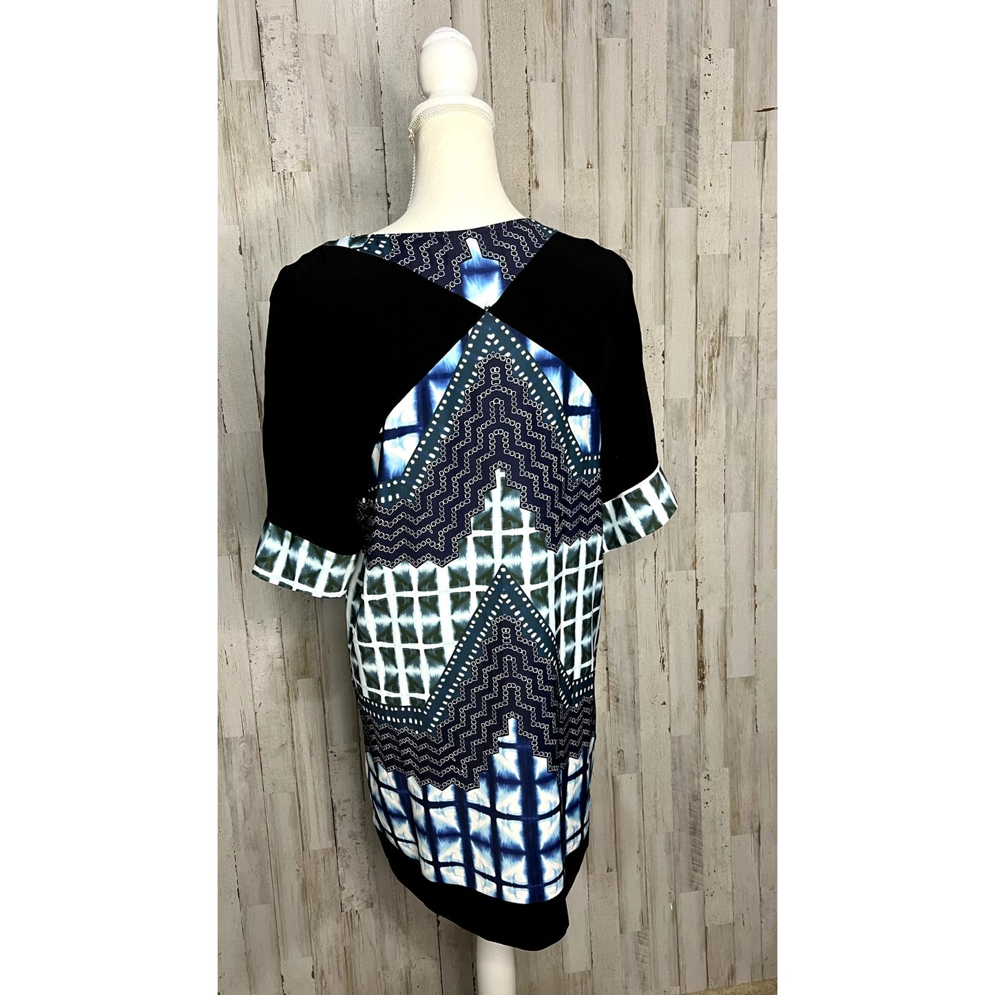 Minkpink Women's Blue Geometric Tribal Shift Dress Short Sleeve Size Small