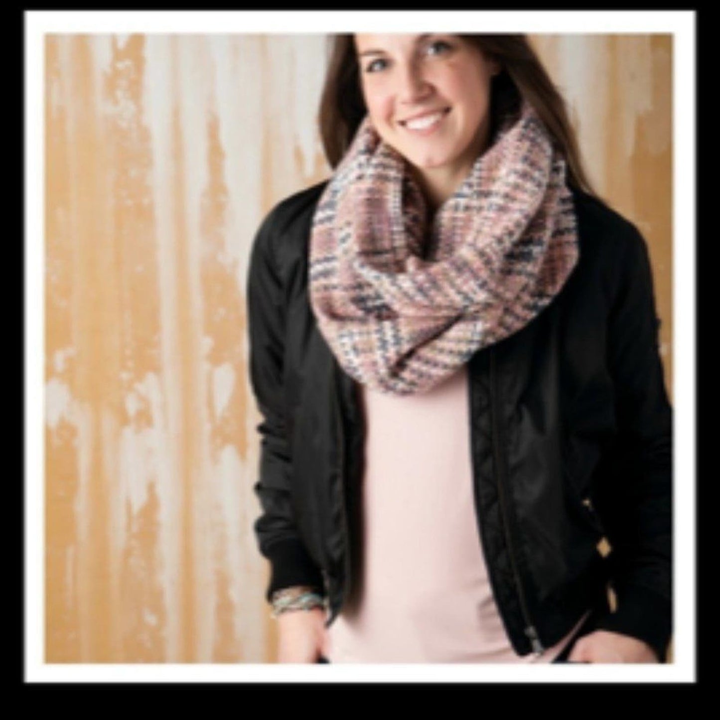 Demdaco Infinity pink woven threads scarf EUC