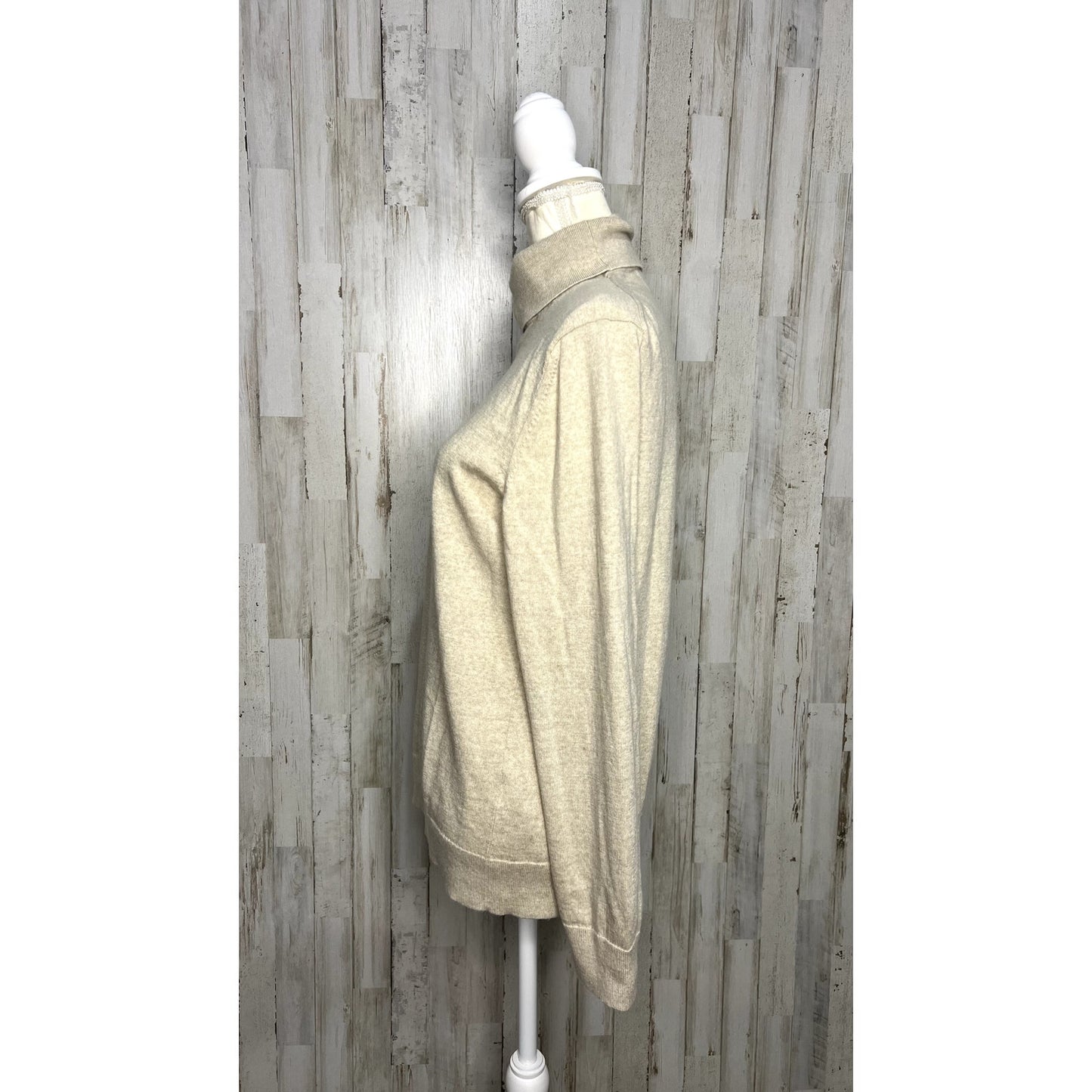 Banana Republic Women's Beige Turtleneck Sweater Size Large Pullover Casual