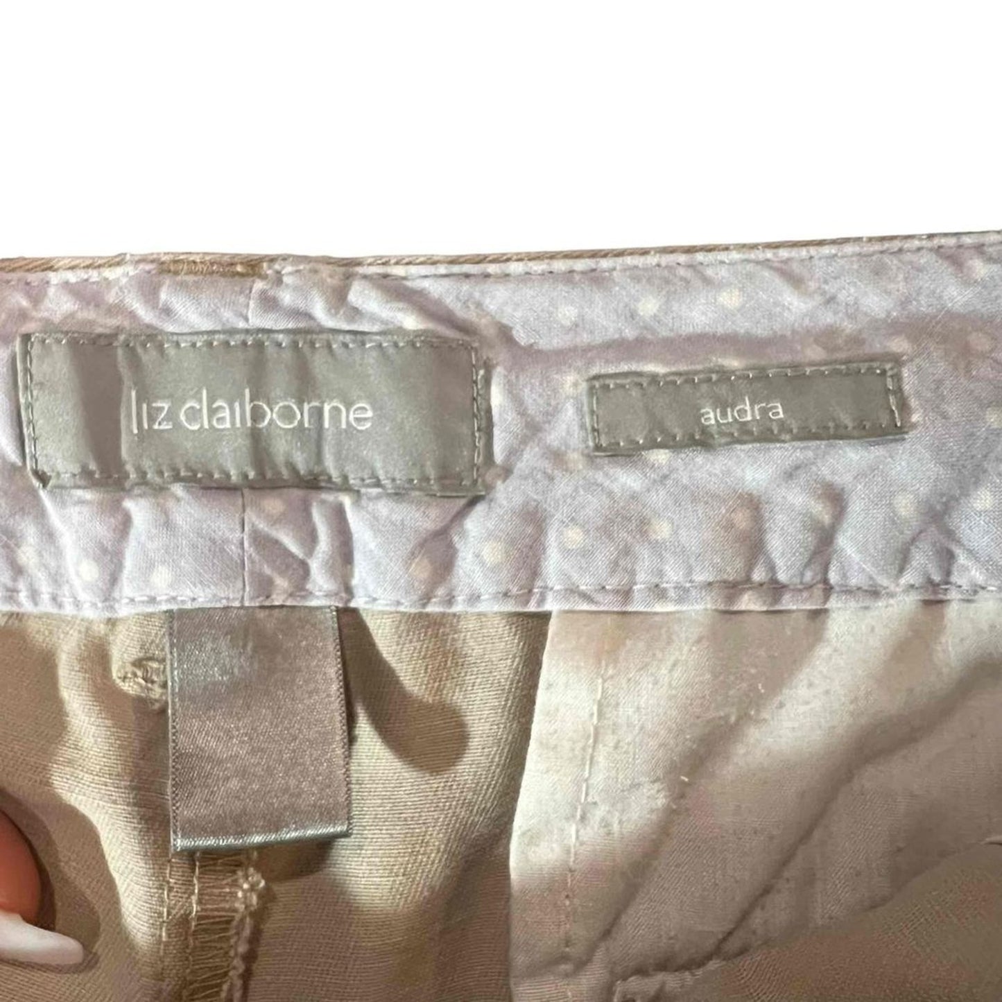 Liz Claiborne Audra Chino Shorts Womens Size 14 Beige Casual Travel