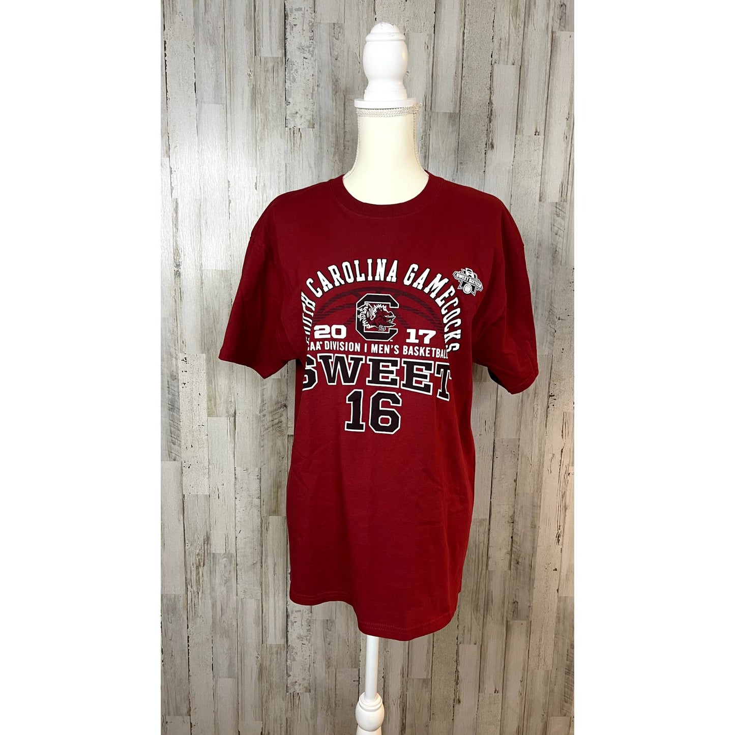 University of South Carolina Gamecocks 2017 Sweet 16 Champion Mens Large T-Shirt