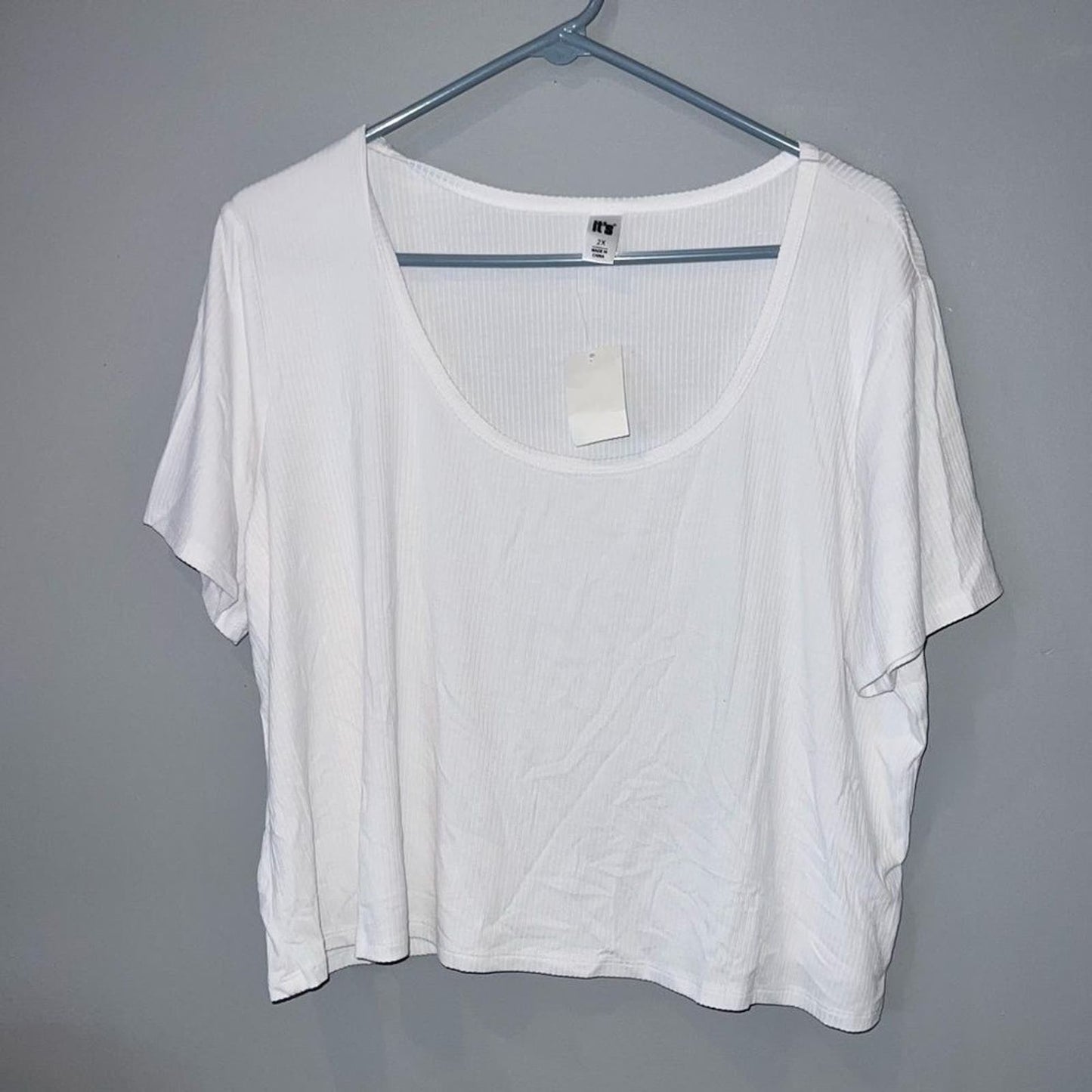 White ribbed short sleeved top 2x NWT