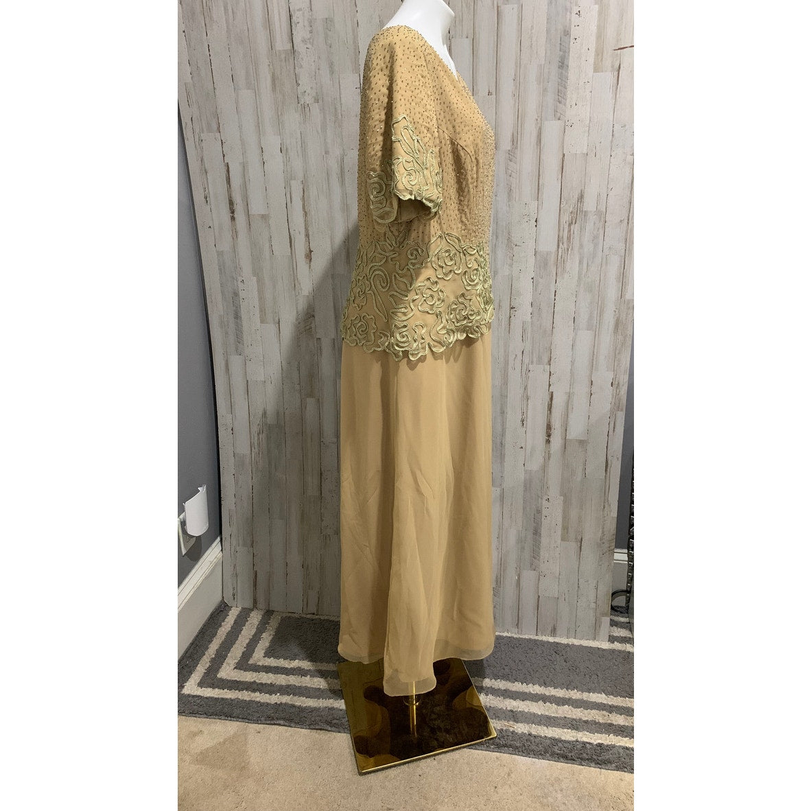 Forever Yours Dress Size 8 Gold Beaded Lace Overlay Formal