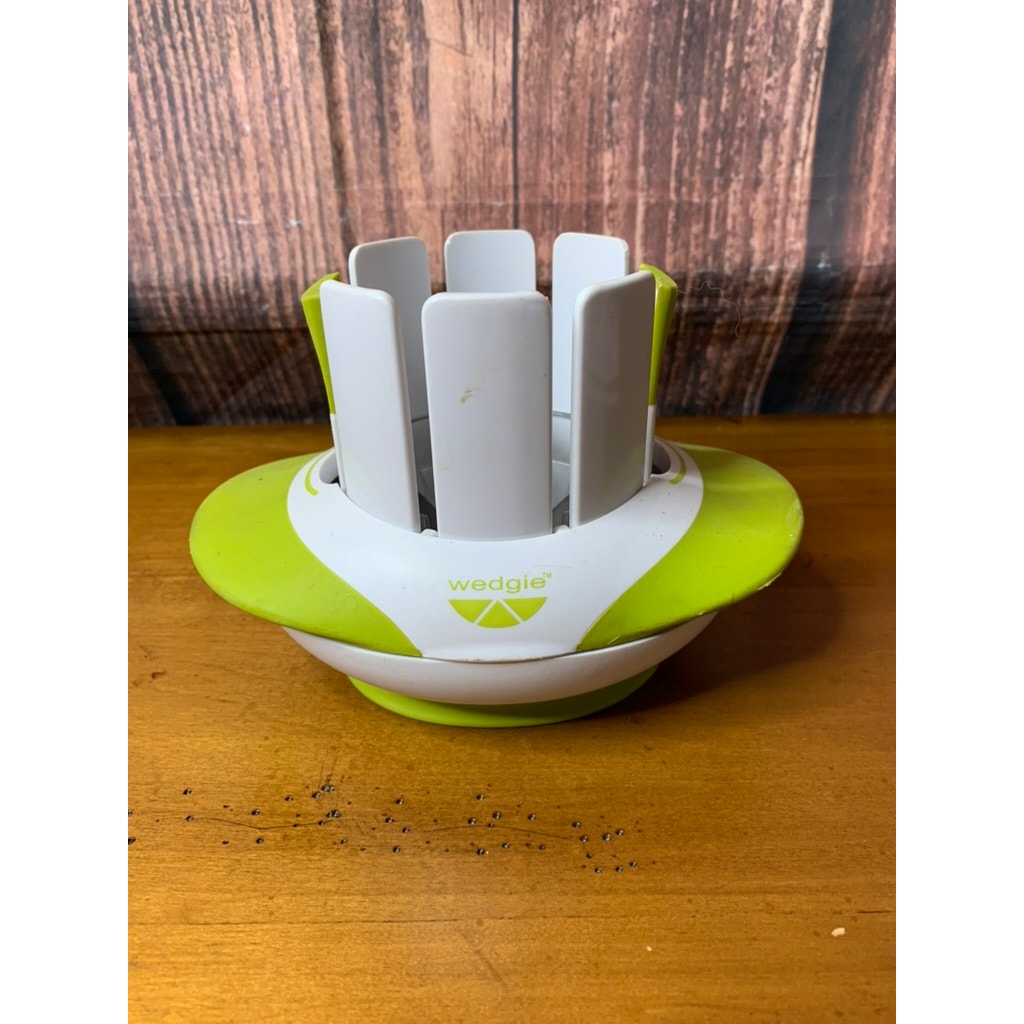 Prepara Wedgie Citrus Wedger Lemon Lime Cutter Slicer Green