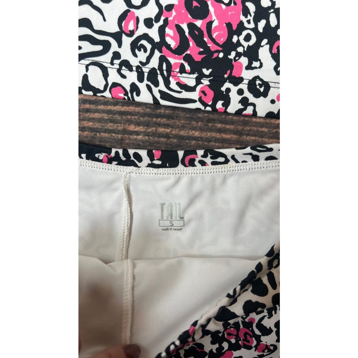 Tail Women's Golf Shirt & Skirt Set Size Small Zebra Leopard Print